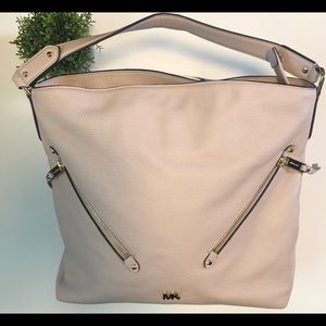 👛Michael Kors Evie Pebble Leather Hobo👛